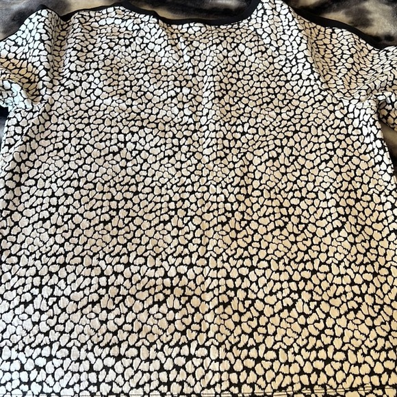🌞Apt 9 Blouse Animal print B&W Petite Large - Picture 3 of 3